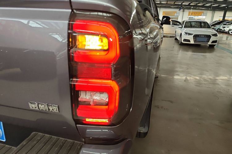 Used Great Wall King Kong Poer 2023 2.0T Automatic Diesel Two-Wheel-Drive Elite Version Flatbed GW4D20M