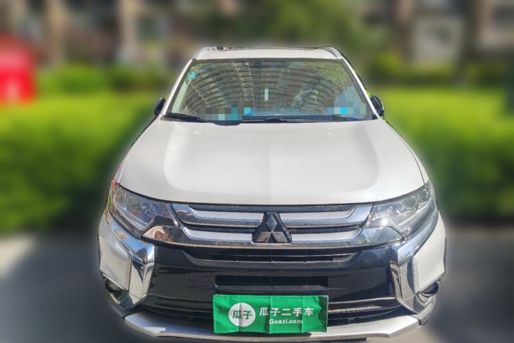 Used Mitsubishi Outlander 2018 2.4L 4x4 Luxury Edition 7-Seater Front