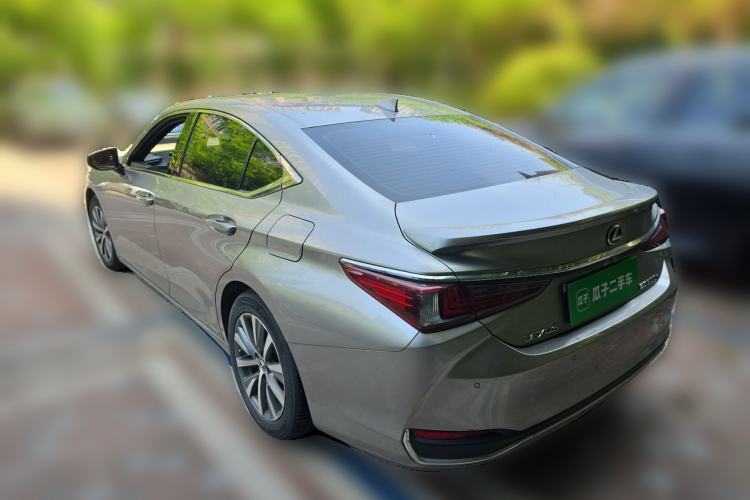 Used Lexus ES 2020 300h Premier Edition
