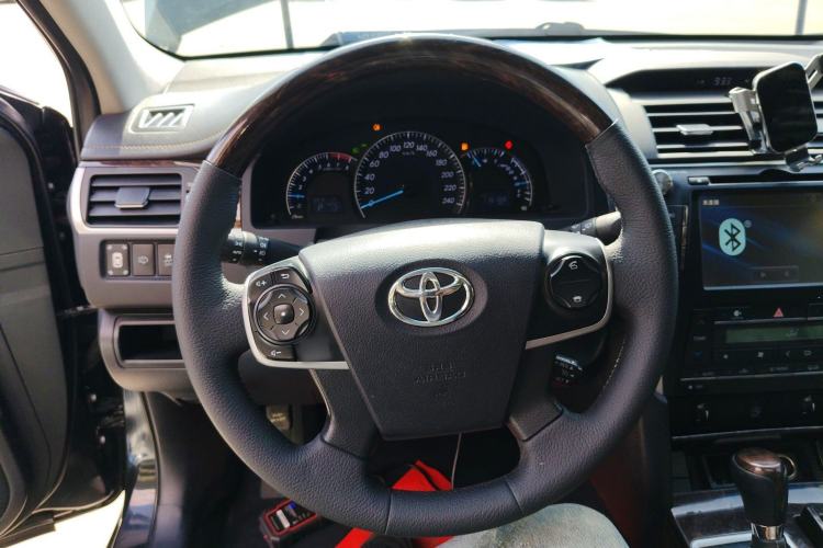 Used Toyota Camry 2016 2.5G 10th Anniversary Deluxe Navigation Edition Steering Wheel