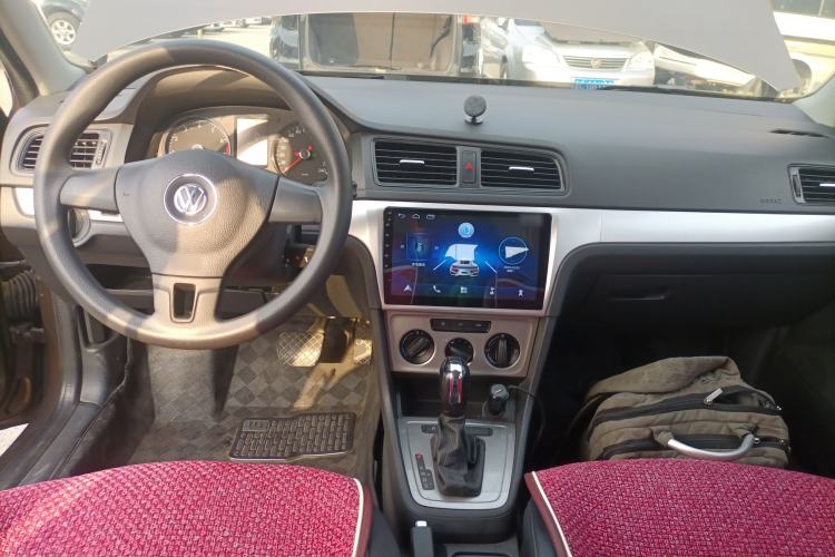 Used Volkswagen Gran Lavida 2013 1.6L Automatic Fashion Model Center Console