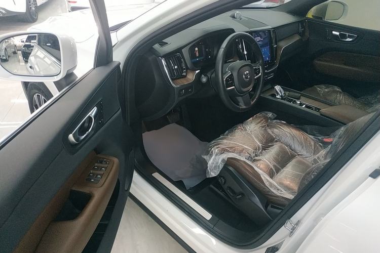 Used Volvo XC60 2022 B5 4x4 Smart Luxury Edition