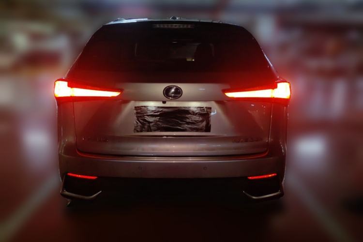 Used Lexus NX 2018 300h Front-Wheel-Drive FENGSHANG Version China V Emission Standard
