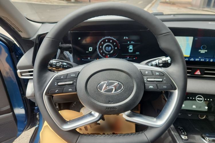 Used Hyundai Elantra 2021 1.5L CVT LUX Prestige Edition Steering Wheel