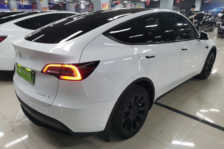 Used Tesla Model Y 2022 Long-Range All-Wheel-Drive Version
