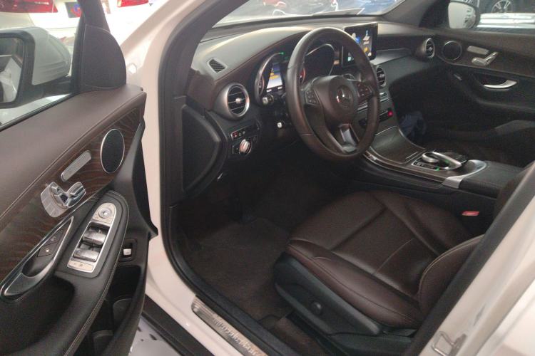 Used Mercedes-Benz GLC 2016 GLC 300 4MATIC Dynamic Model