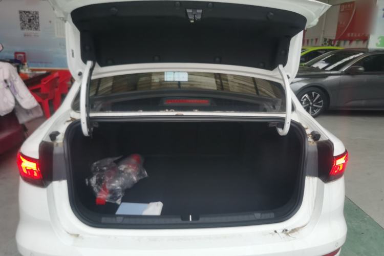 Used Geely Auto Emgrand 2025 4th Generation 1.5L CVT Flagship Version Trunk