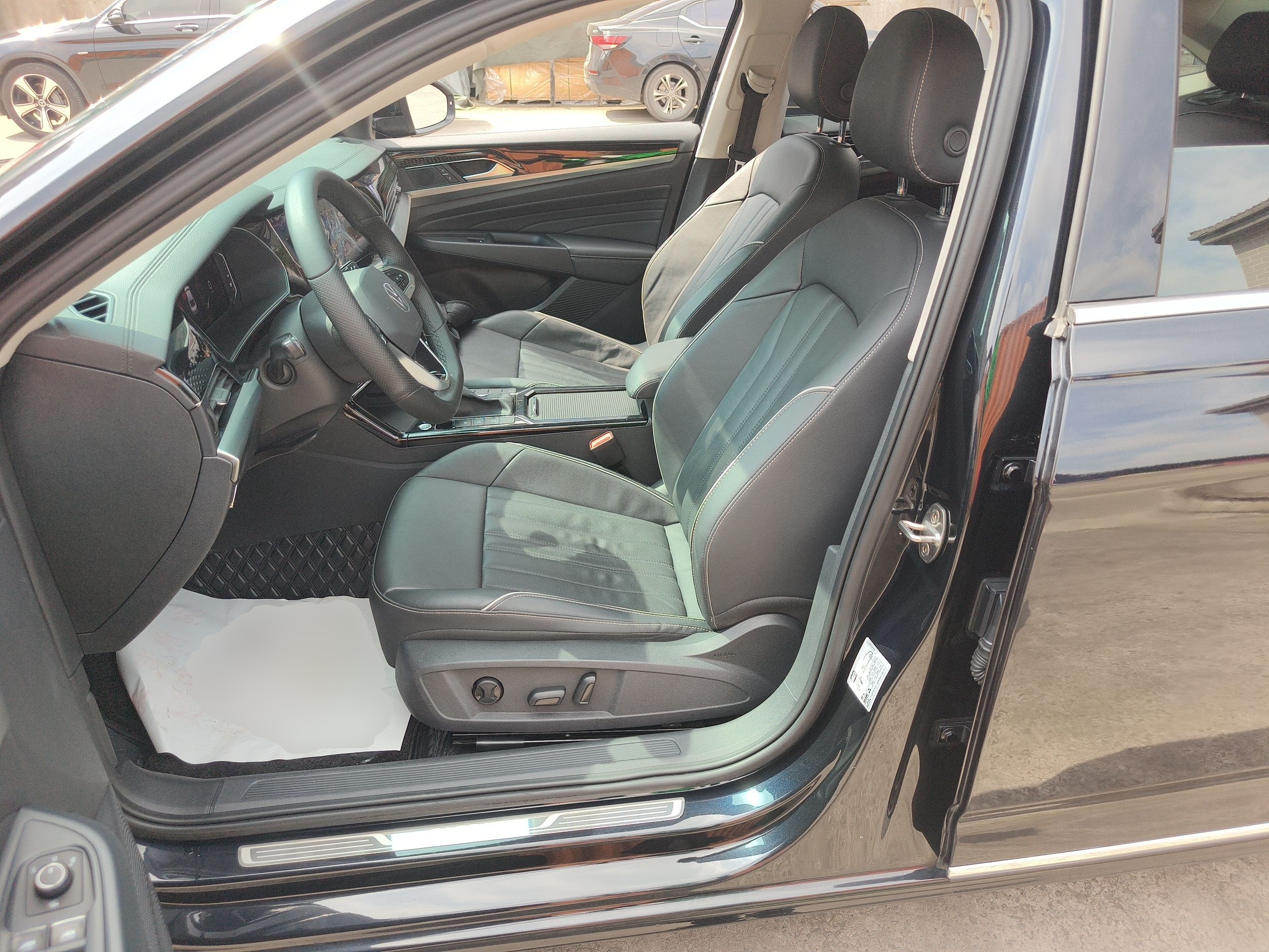 Переднее сиденье в автомобиле