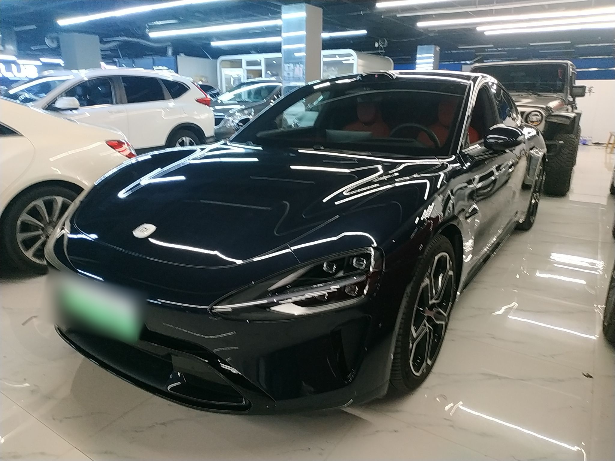 Под передней частью автомобиля