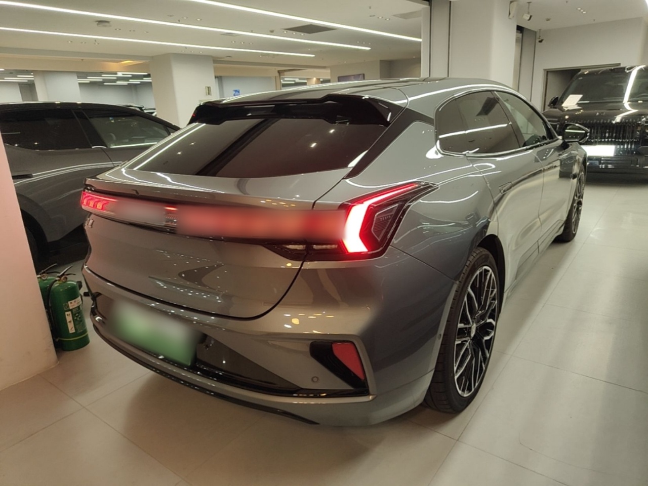 Zeekr 001 2025 YOU Edition 100 kWh All-Wheel Drive — снимка 6