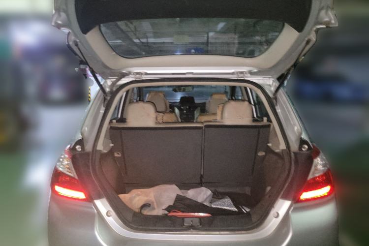 Used Venucia R50 2012 1.6L Automatic Prestige Edition
