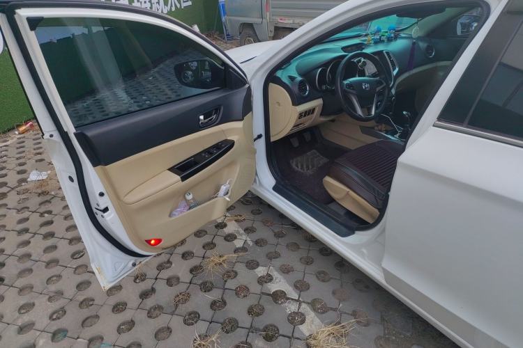 Used Changan Eado 2015 1.6L Manual Luxury Model China IV Standard
