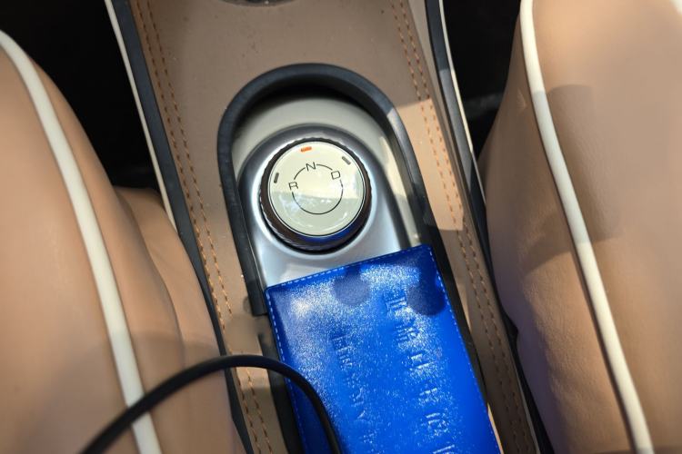 Used Wuling Hongguang MINIEV 2025 Four-Door Version Advanced Edition Gear Lever