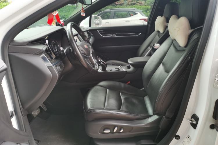 Used Cadillac XT5 2020 28T Luxury Version Left Front Seat