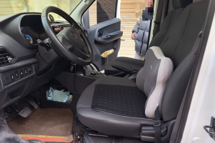 Used Chana Ruixing EM60 2025 Passenger Version Comfort Edition 6 Seats 300 km Range Side-Hinged Doors