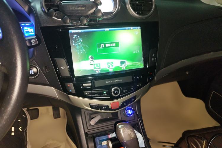 Used BYD S7 2016 2.0T Automatic Prestige Edition Audio And AC Panel