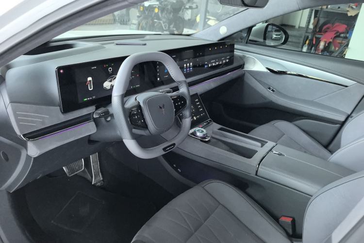 Used VOYAH PASSION 2023 Four-Wheel Drive Long-Range Version Interior 2