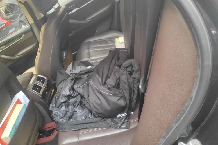 Used BMW X5 2017 xDrive28i Interior 4