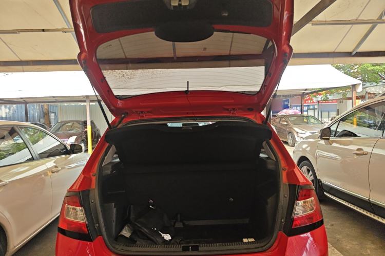 Used Skoda Fabia 2015 1.4L Automatic Front-Drive Model Trunk