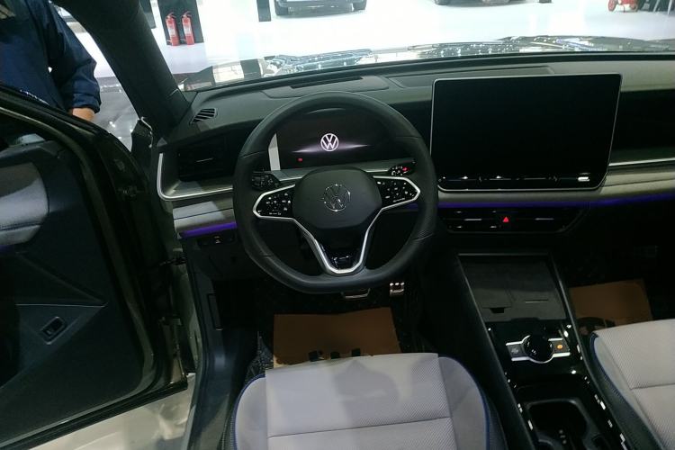 Used Volkswagen Tayron 2025 Tiguan L 380TSI 4Motion Luxury Easy Package Steering Wheel