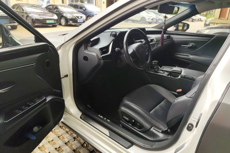 Used Lexus ES 2018 300h Premier Edition China V Standard Driver Seat