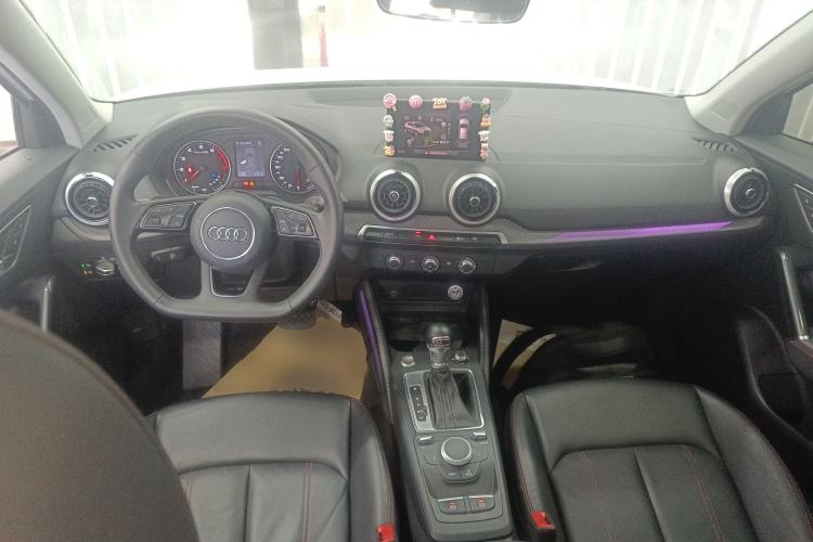 Used Audi Q2L 2022 35 TFSI Progressive Dynamic Edition Center Console