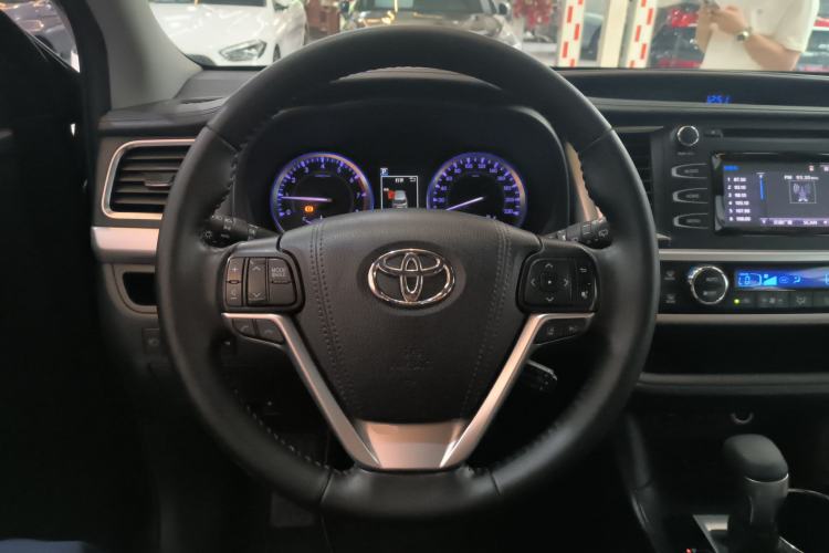 Used Toyota Highlander 2018 2.0T Four-Wheel Drive Knight Edition 7 Seats China VI Standard Steering Wheel