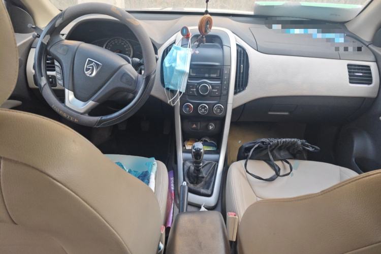 Used Baojun 630 2011 1.5L manual Elite version
