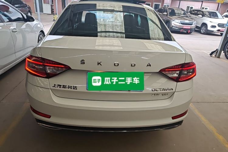 Used Skoda Octavia 2019 1.5L Automatic Smart Drive Luxury Edition China VI Standard Rear