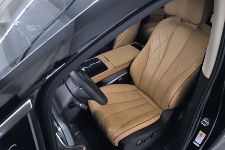 Used Denza D9 2024 DM-i 980 Four-Wheel Drive Prestige Model
