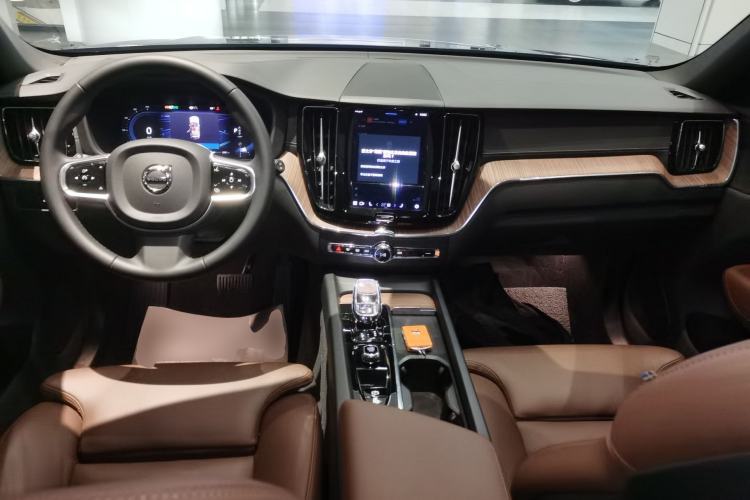 Used Volvo XC60 2023 B5 4x4 Smart Luxury Edition