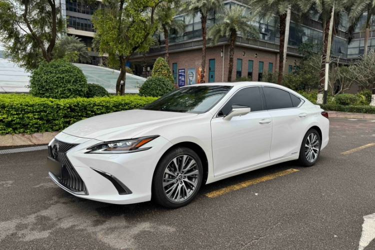 Used Lexus ES 2020 300h Deluxe Edition