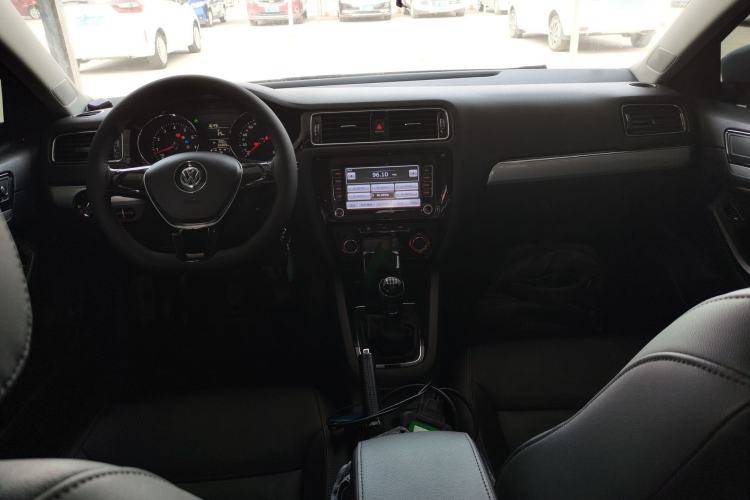 Used Volkswagen Sagitar 2015 1.6L Manual Comfort Model