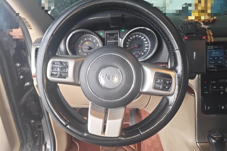 Used Jeep Grand Cherokee 2011 3.6L Luxury Navigation Edition Steering Wheel