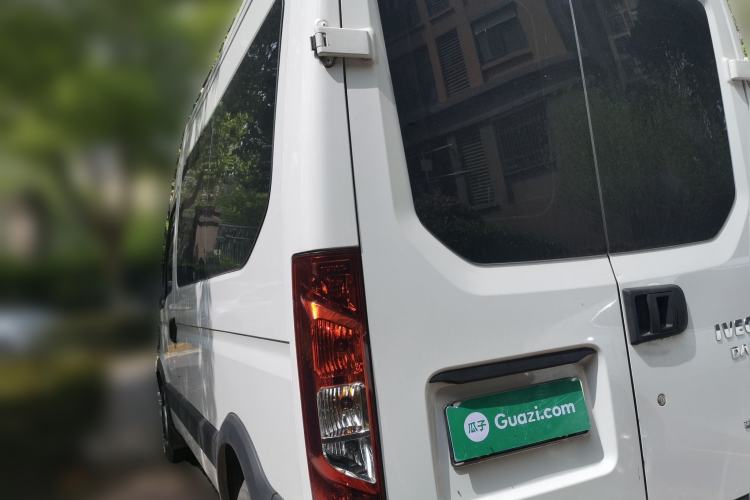 Used Iveco Eurocargo 2021 2.0T Manual Super-Rui Short Wheelbase High-Roof Side-Sliding Door F1A