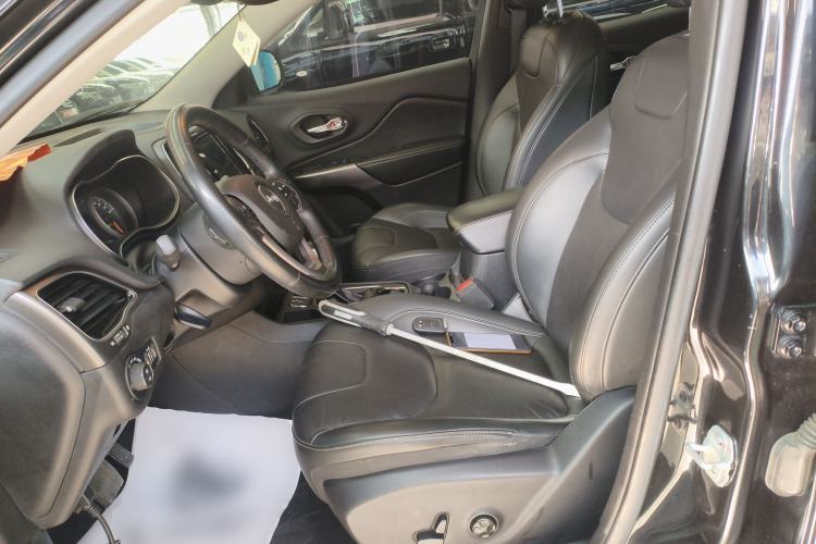 Used Jeep Cherokee 2019 2.0T Two-Wheel Drive Smart Enjoyment Version China VI