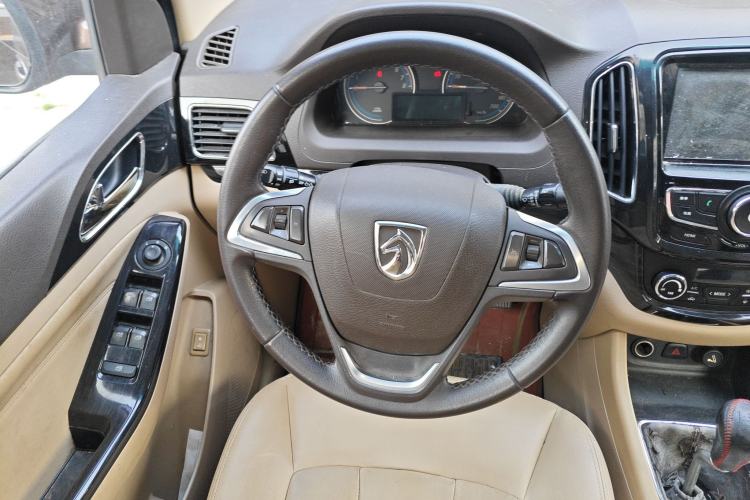 Used Baojun 730 2014 1.5L Manual Luxury Navigation ESP Version 7 Seats