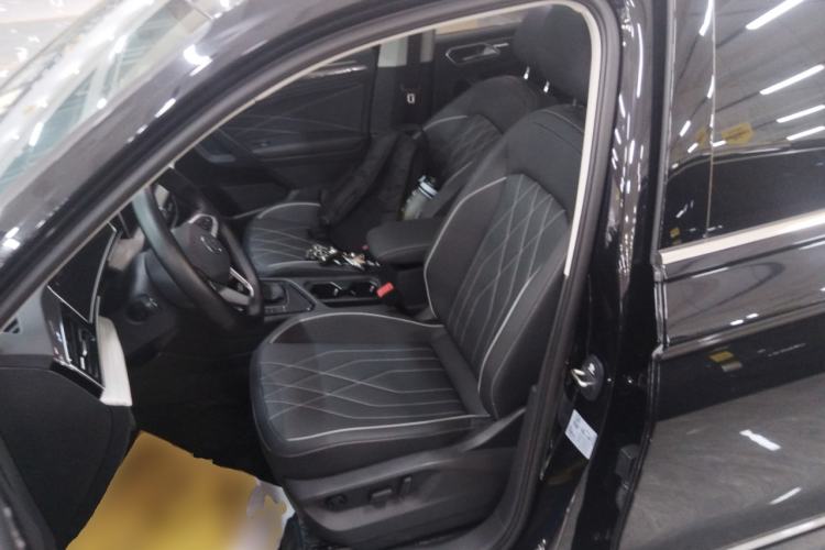 Used Volkswagen Tiguan L 2024 Outstanding Model 330TSI Automatic Two-Wheel Drive R-Line Dragon Glory Edition