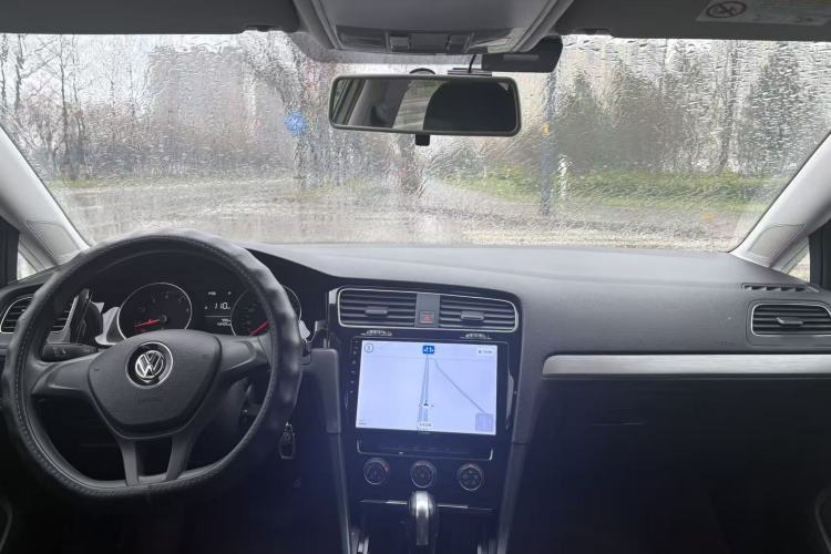 Used Volkswagen Golf 2018 1.6L Automatic Fashion Model Interior 1