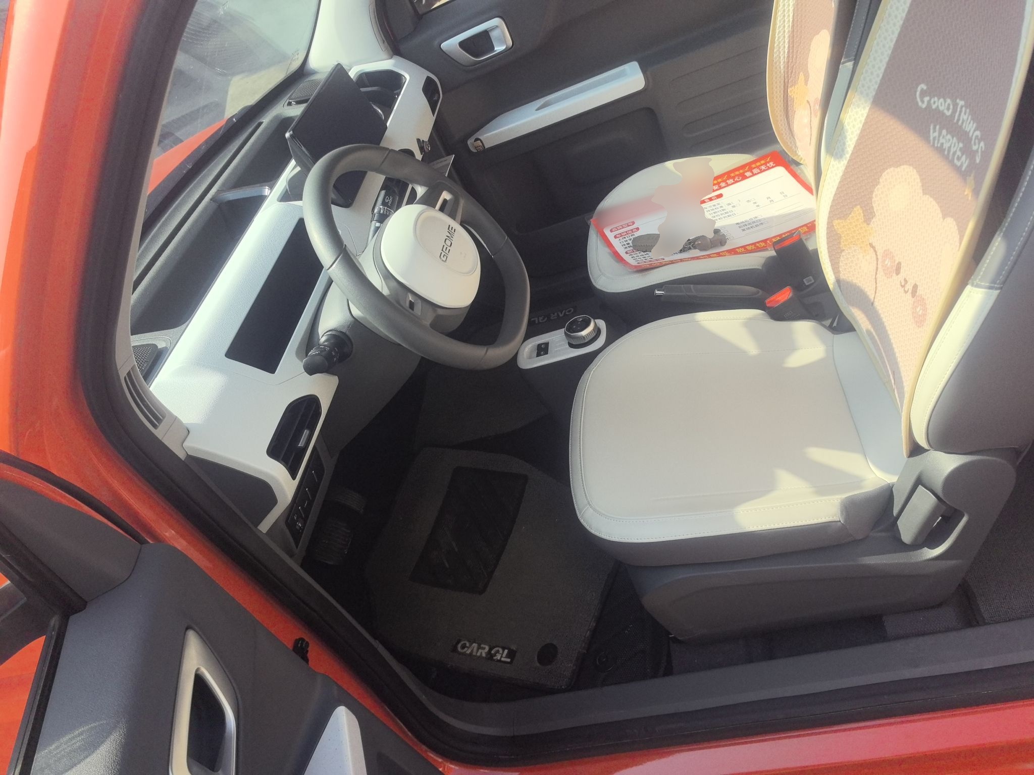 المقاعد الأمامية داخل السيارة