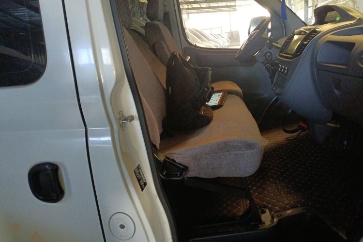 Used SAIC MAXUS Xintu V80 2021 2.0T Manual Classic Aoyuntong Short Wheelbase Mid-Roof 5/6-Seater
