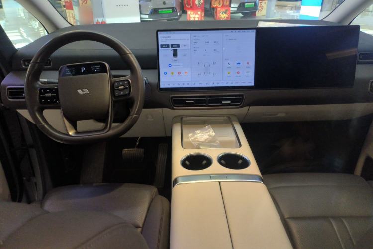 Used Li Auto MEGA 2024 Ultra Model
