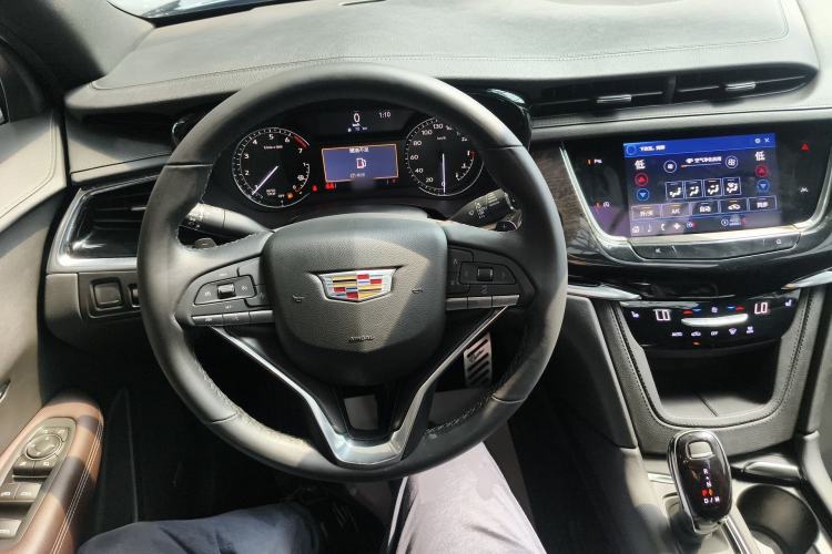 Used Cadillac XT6 2022 2.0T Six-Seater Two-Wheel-Drive Luxury Version Steering Wheel