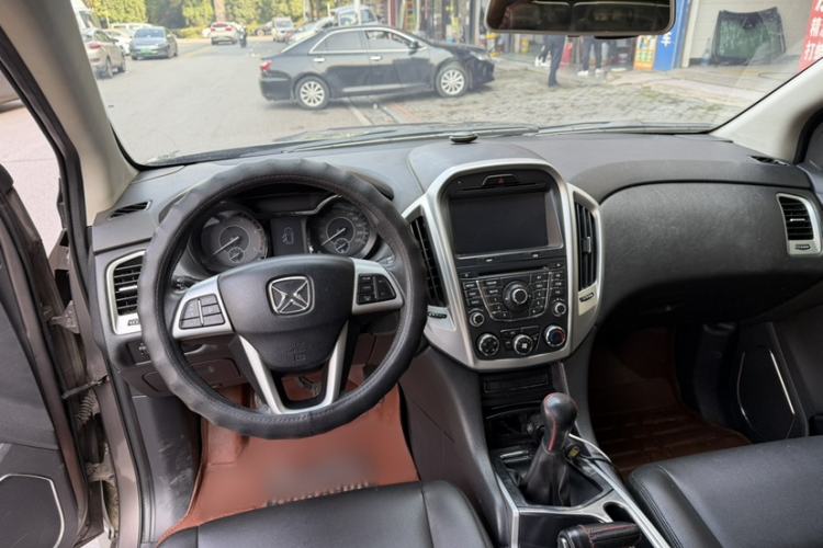 Used JMC Yusheng S350 2013 2.4T Manual Two-Wheel Drive Diesel Luxury Edition 5 Seats
