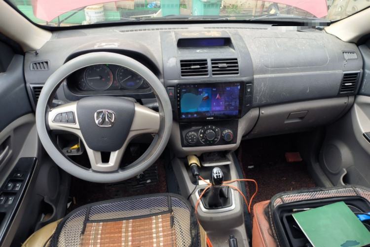 Used BAIC Weiwang M20 2014 1.5L Comfort Version BJ415B Center Console