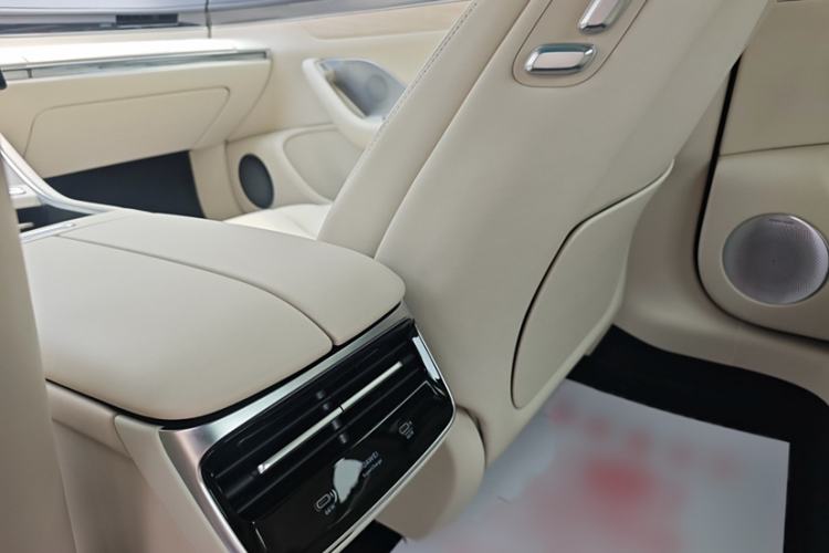 Used Hima Luxeed S7 2025 785 km Ultra