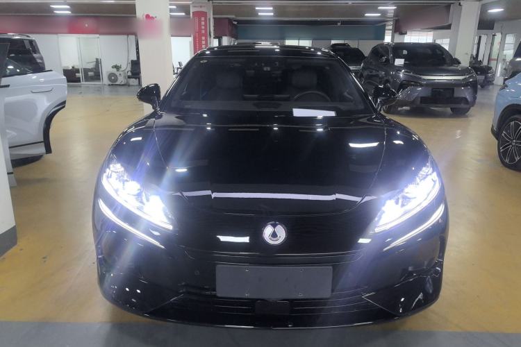 Used Denza Z9 2024 1100 km All-Wheel-Drive Ultra Version