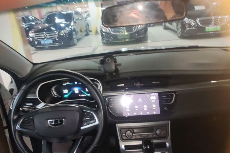 Used Geely Auto Emgrand 2019 Leading Edition 1.5L CVT Upward-Connected Model China VI Standard Center Console