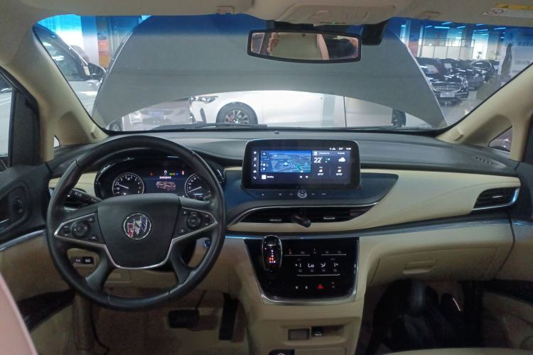 Used Buick GL8 2023 Facelifted Land Cruiser Executive Luxury Version
