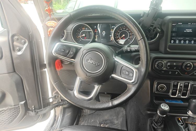 Used Jeep Wrangler 2018 2.0T Sahara Four-Door Edition
